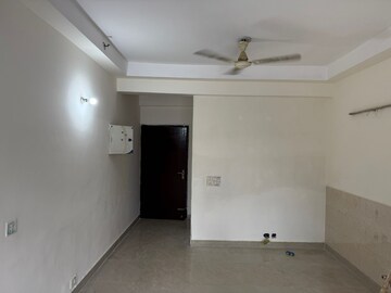 Room in 3 BHK Apartment at Mahagun Mirabella, Sector 79 – for Rent