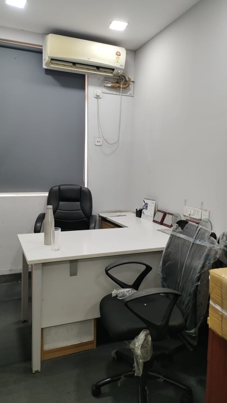 Team Area, park street Commercial Office Space 1650 Sq.Ft. In Park Street Kolkata 9077880