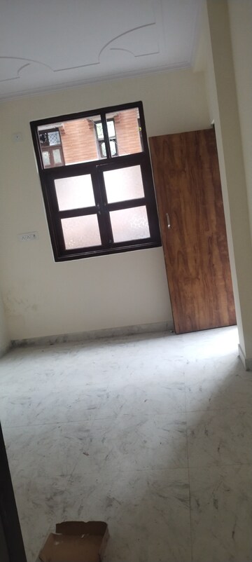 Room in 2 BHK Builder Floor at Mayur Vihar Phase 1 – for Rent