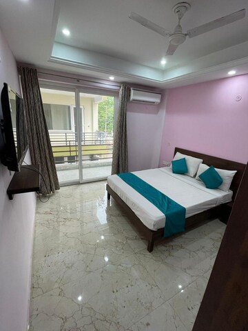 1 RK Independent House For Rent in Sector 14