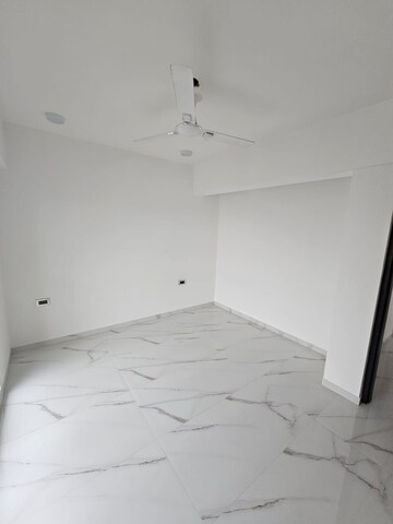 Room in 2 BHK Apartment at Hiranandani Atlantis, Powai – for Rent