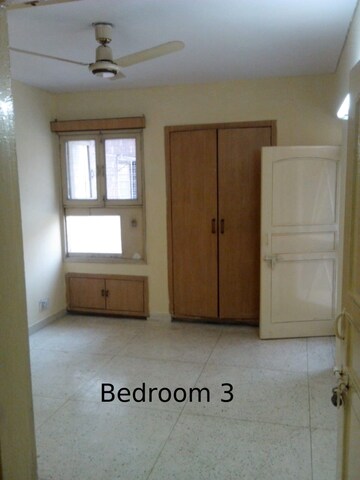 Room in 3.5 BHK Apartment at Mayur Vihar Phase 1 – for Sale