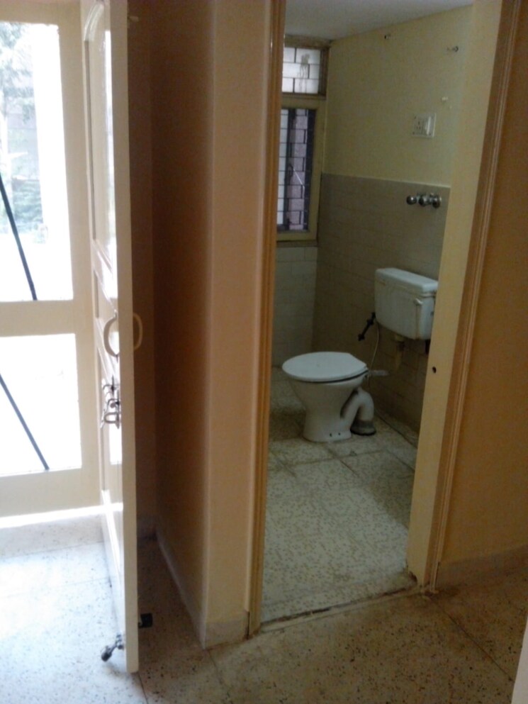 Bathroom, mayur vihar phase 1 3.5 Bedroom 1550 Sq.Ft. Apartment In Mayur Vihar Phase 1 Delhi 9077935