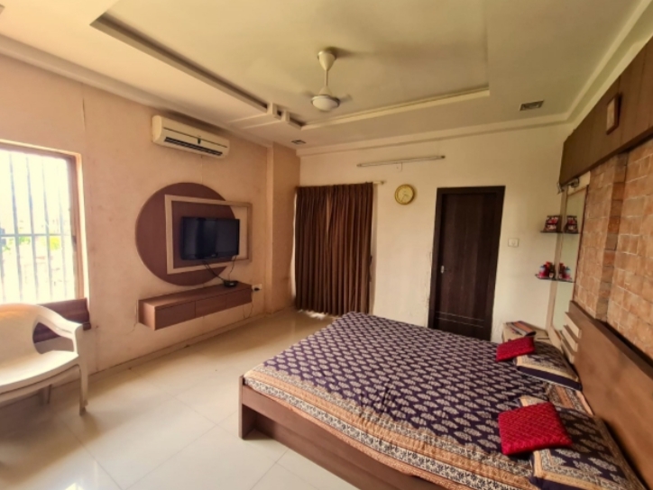 3 BHK + Pooja Room Apartment For Sale in Spacious Furnished Flat 