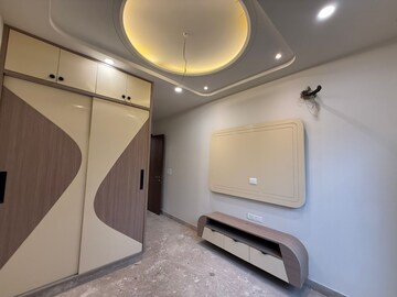 Team Area in 3 BHK Builder Floor at Paschim Vihar – for Sale