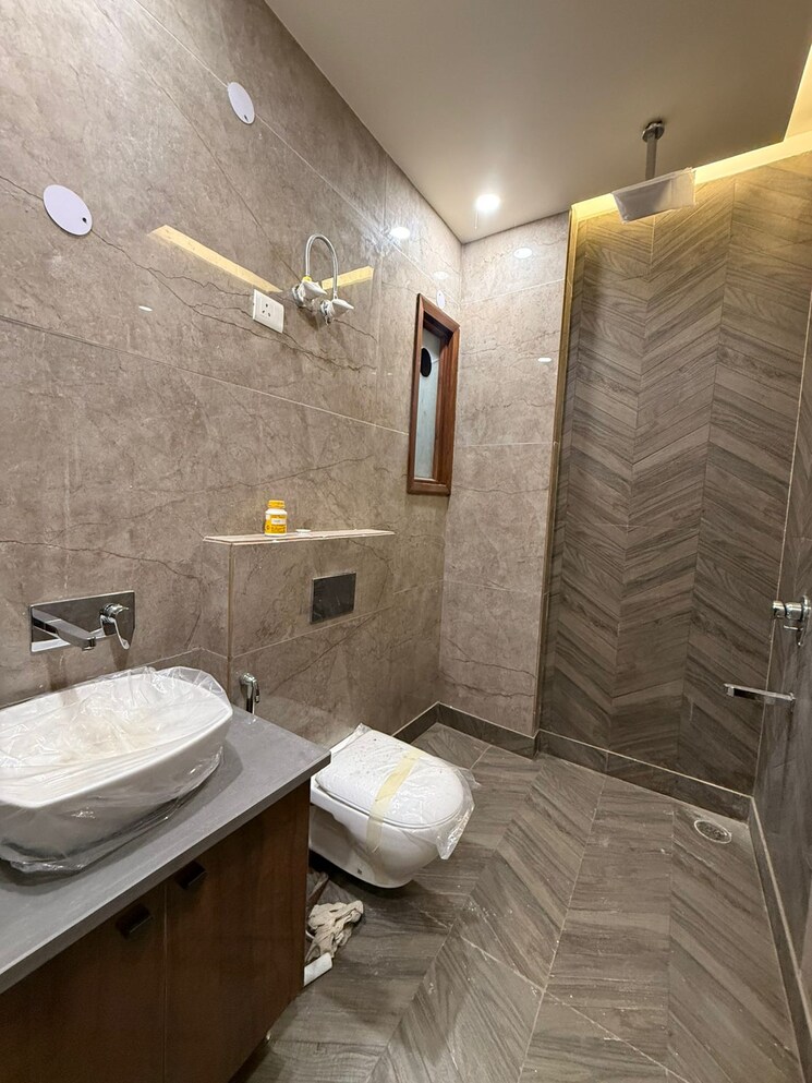Bathroom, paschim vihar 3 Bedroom 1500 Sq.Ft. Builder Floor In Paschim Vihar Delhi 9077952