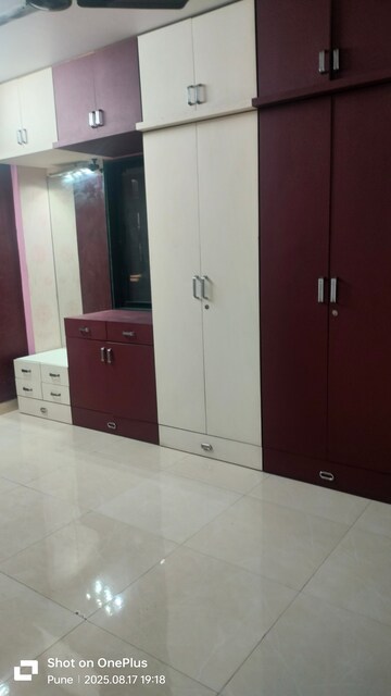 Room in 2.5 BHK Apartment at Shreyas Palladium Grand, Dhanori – for Rent