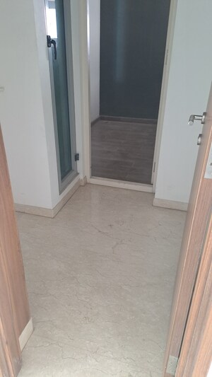 Room in 4 BHK Apartment at Kalpataru Immensa, Kolshet Road – for Sale