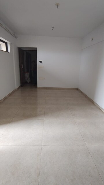 Room in 1.5 BHK Apartment at Lodha Lakeshore Greens, Dombivli East – for Rent