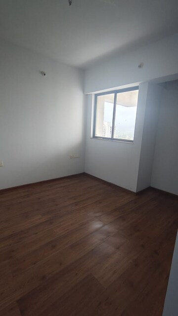 Room in 1.5 BHK Apartment at Lodha Lakeshore Greens, Dombivli East – for Rent