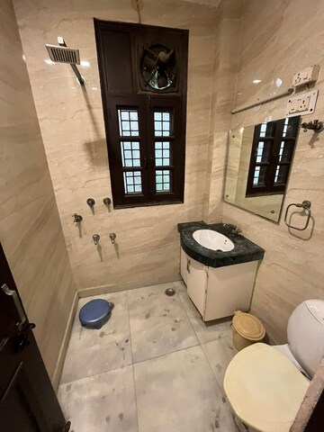 Team Area in 3 BHK Builder Floor at Janakpuri – for Rent