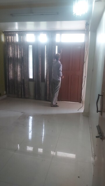 Bedroom in 3.5 BHK Apartment at Mayur Vihar Phase 1 Extension – for Rent