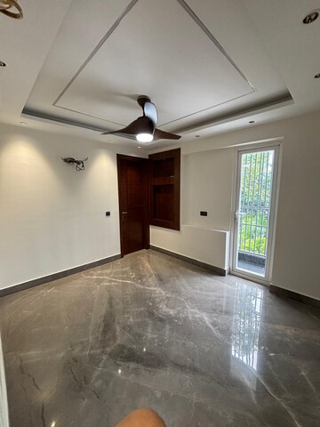 Room in 4 BHK Builder Floor at Janakpuri – for Sale