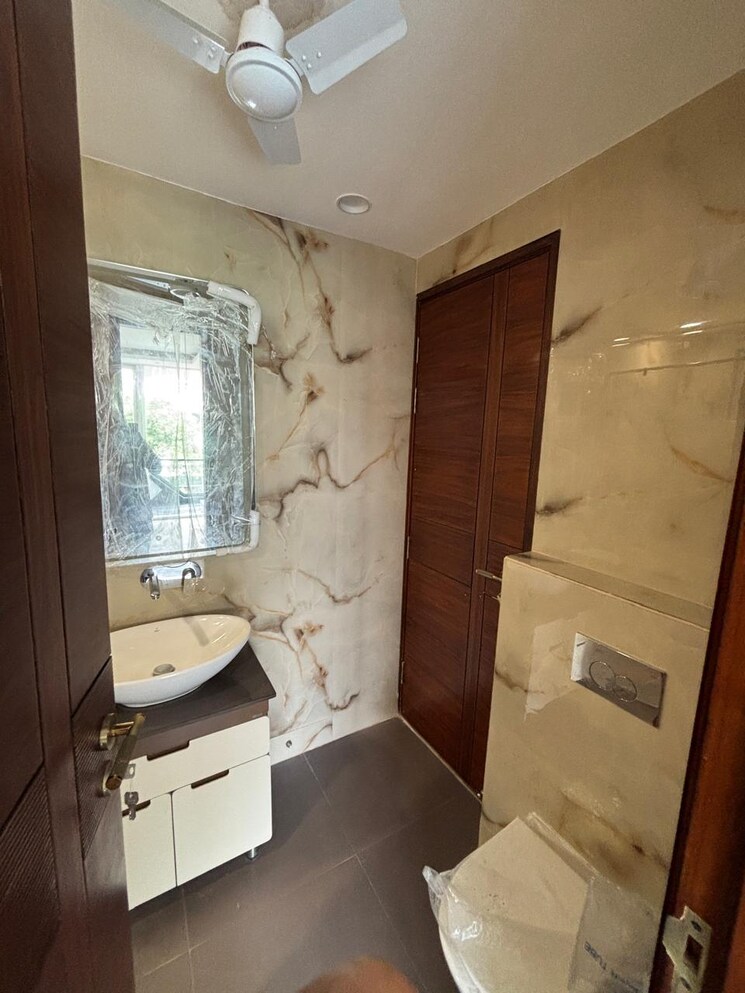 Bathroom, janakpuri 4 Bedroom 2700 Sq.Ft. Builder Floor In Janakpuri Delhi 9078066
