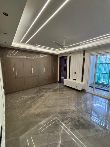 Room in 4 BHK Builder Floor at Janakpuri – for Sale