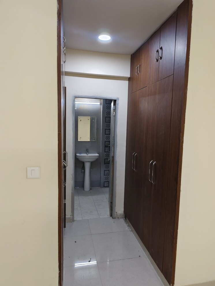Other, sector 19b dwarka 3 Bedroom 2200 Sq.Ft. Apartment In Sector 19b Dwarka Delhi 9078090