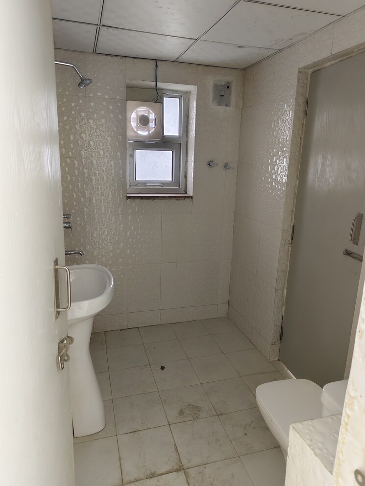 Bathroom, sector 19b dwarka 3 Bedroom 2200 Sq.Ft. Apartment In Sector 19b Dwarka Delhi 9078090