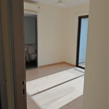 Room in 2 BHK Apartment at Lodha Altia, Wadala Truck Terminal – for Rent