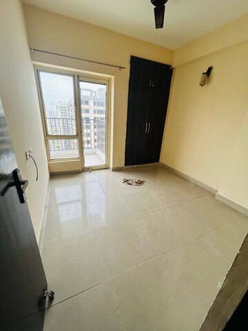 2 BHK Apartment For Rent in VVIP Homes, Gaur City 2