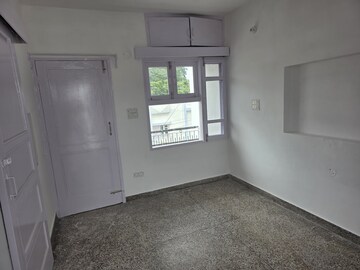2 BHK Builder Floor For Rent in Sector 27