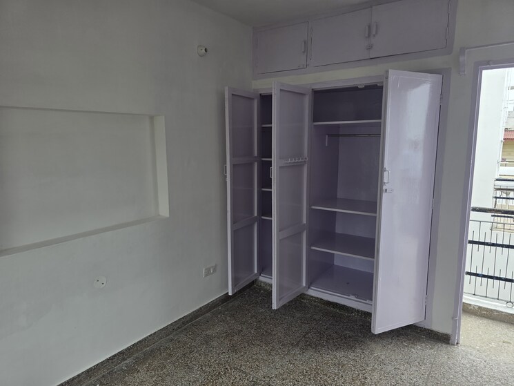 Room, sector 27 2 Bedroom 1500 Sq.Ft. Builder Floor In Sector 27 Chandigarh 9078156