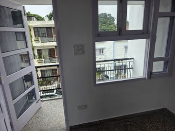 Balcony in 2 BHK Builder Floor at Sector 27 – for Rent