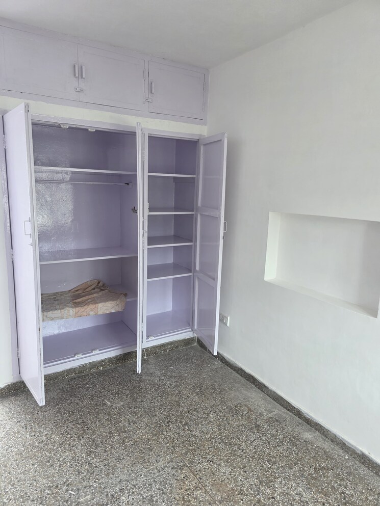 Room, sector 27 2 Bedroom 1500 Sq.Ft. Builder Floor In Sector 27 Chandigarh 9078156