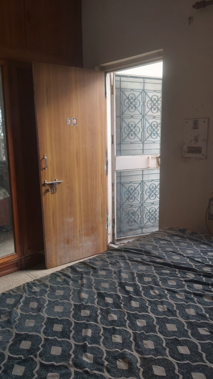 Bedroom, mayur vihar 1 RK 250 Sq.Ft. Apartment In Mayur Vihar Delhi 9078181