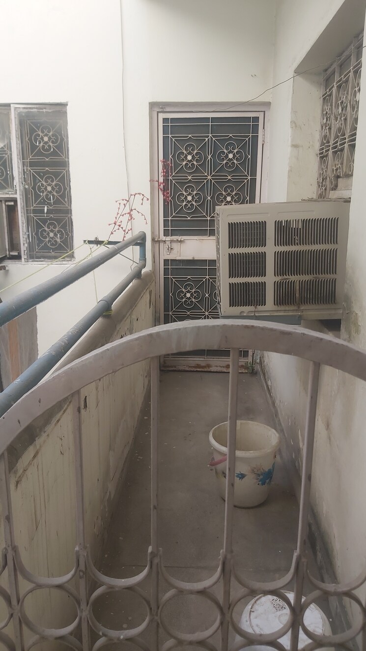 Balcony, mayur vihar 1 RK 250 Sq.Ft. Apartment In Mayur Vihar Delhi 9078181