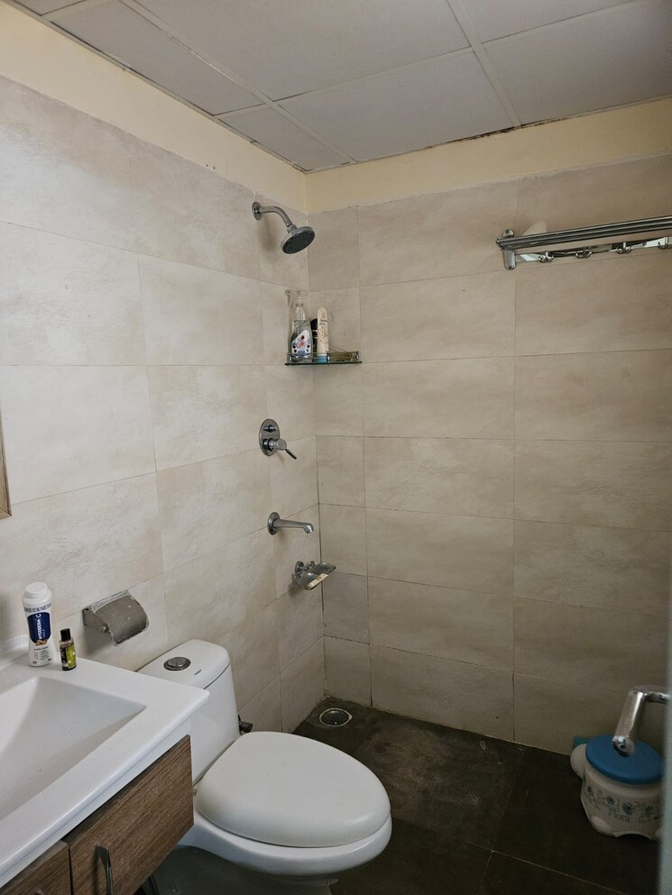 Bathroom, tulip-violet 3 Bedroom 1578 Sq.Ft. Apartment In Sector 69 Gurgaon 9078175