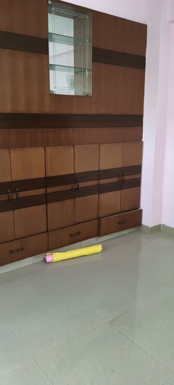 Furnished Amenities in 4 BHK Apartment at Royal Towers Noida, Sector 61 – for Rent