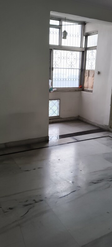 Room in 4 BHK Apartment at Royal Towers Noida, Sector 61 – for Rent