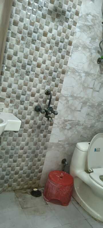 Bathroom in 4 BHK Apartment at Royal Towers Noida, Sector 61 – for Rent