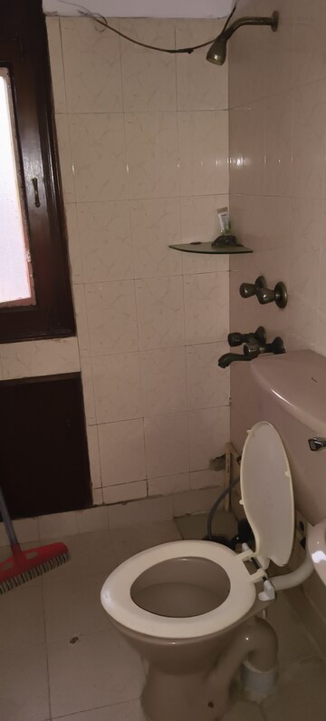 Bathroom in 4 BHK Apartment at Royal Towers Noida, Sector 61 – for Rent