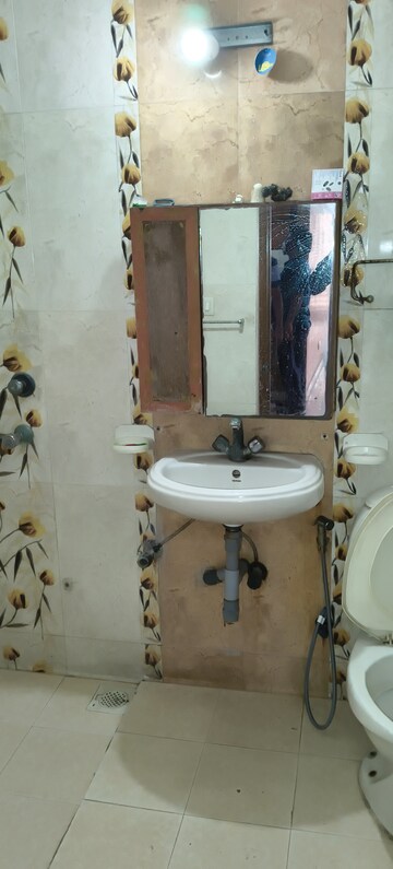 Bathroom in 4 BHK Apartment at Royal Towers Noida, Sector 61 – for Rent