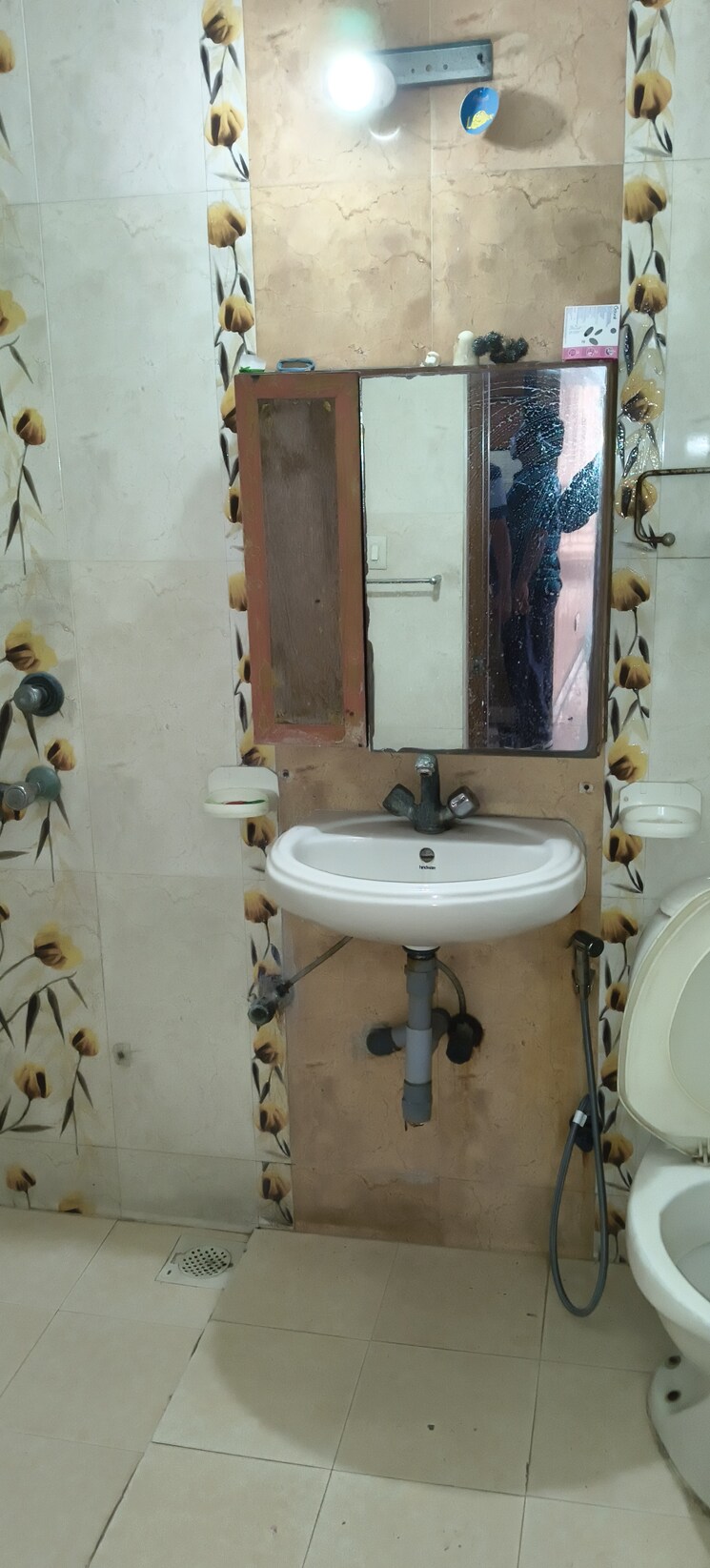 Bathroom, royal-towers-noida 4 Bedroom 2200 Sq.Ft. Apartment In Sector 61 Noida 9078196