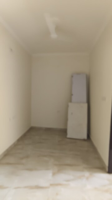 Room in 2 BHK Apartment at Parsvnath Royale Floors, Uattardhona – for Rent