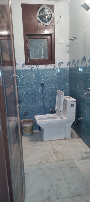 Bathroom in 2 BHK Builder Floor at Mayur Vihar Phase 1 – for Rent