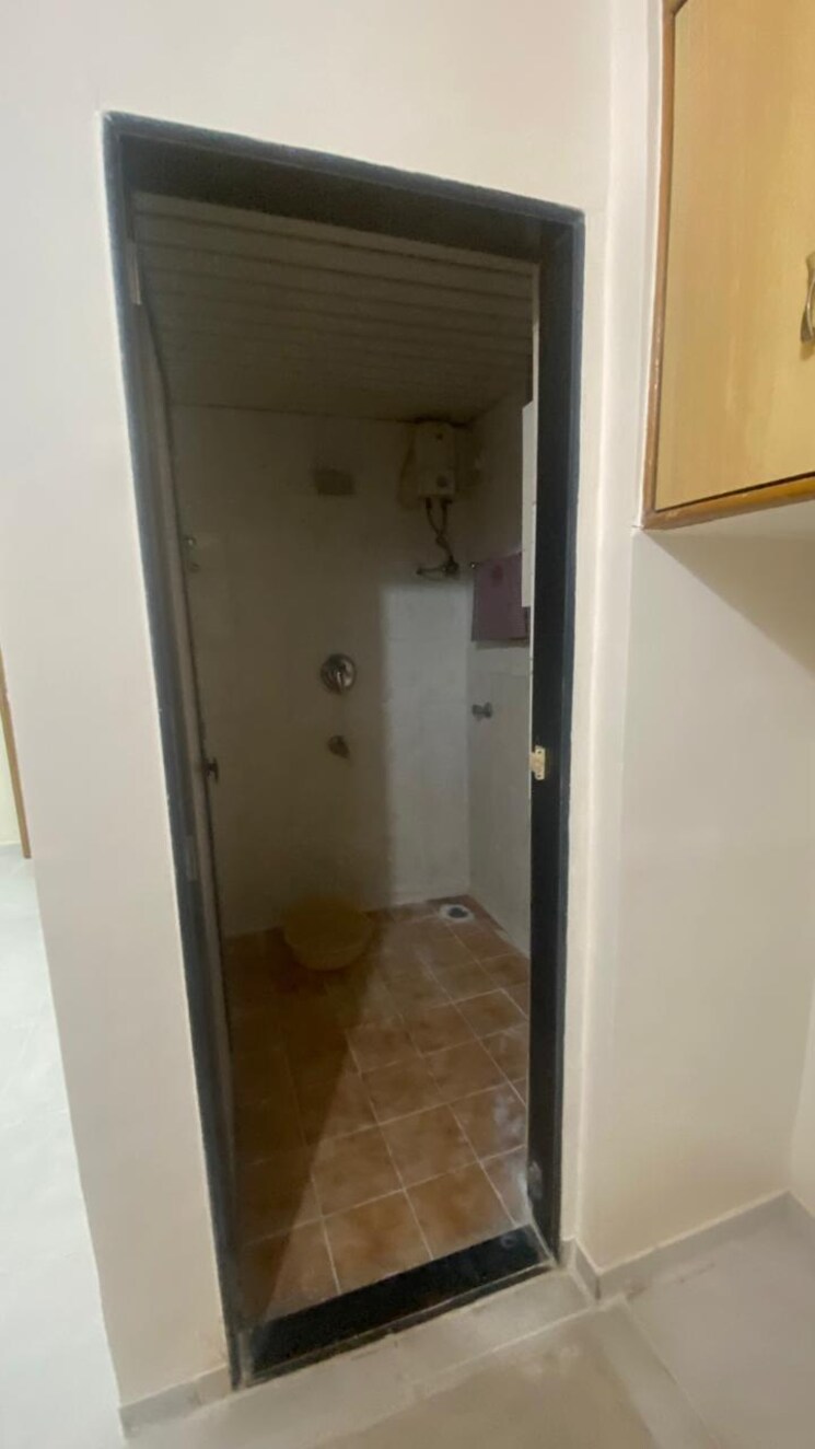 Bathroom, raj-vaibhav-kandivali 1 Bedroom 450 Sq.Ft. Apartment In Kandivali West Mumbai 9078305