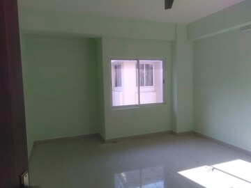 Room in 3 BHK Apartment at Six Mile – for Rent