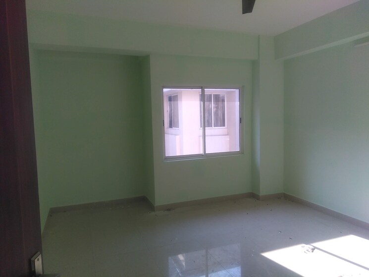 Room, six mile 3 Bedroom 1250 Sq.Ft. Apartment In Six Mile Guwahati 9078317
