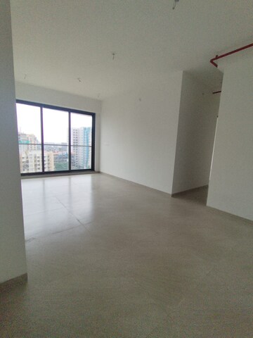 Room in 2 BHK Apartment at Level The Residences, Andheri West – for Rent