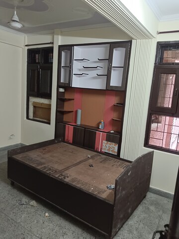 Bedroom in 1 BHK Apartment at Mohan Park – for Rent