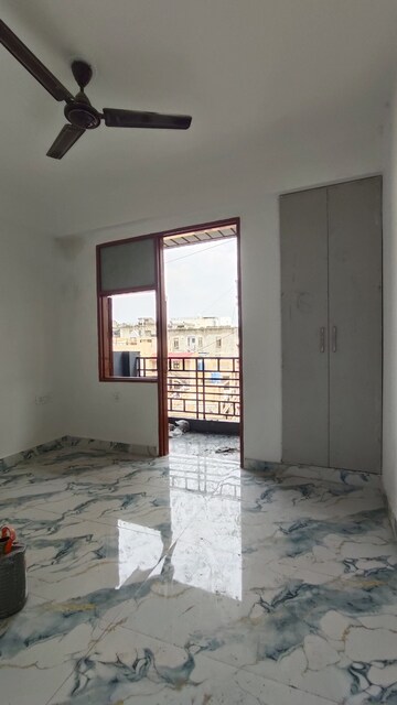Room in 1 BHK Builder Floor at Saket – for Rent