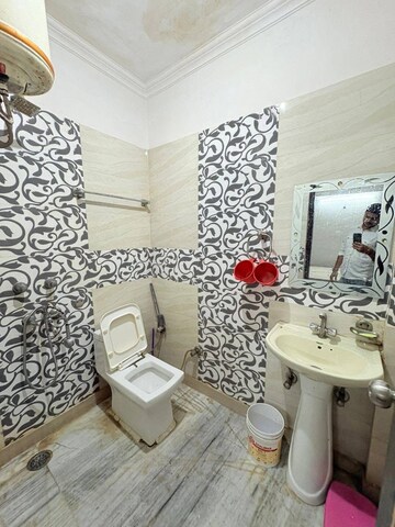 Bathroom in 1 BHK Builder Floor at Saket – for Rent
