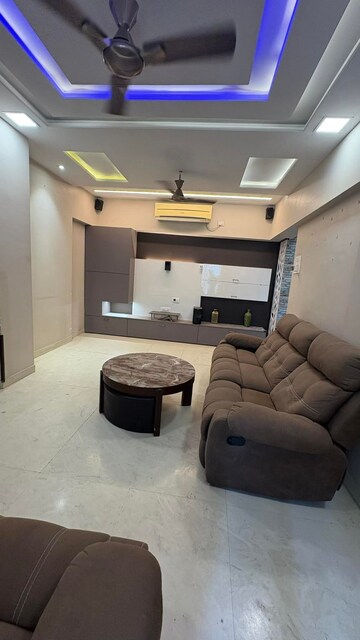 Team Area in 3 BHK Apartment at Andheri West – for Rent