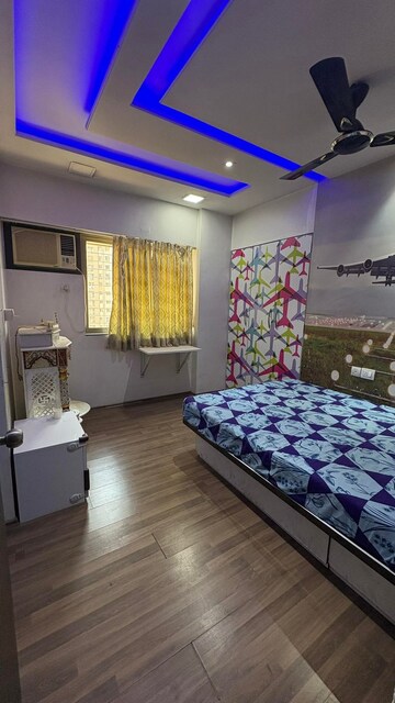 Bedroom in 3 BHK Apartment at Andheri West – for Rent