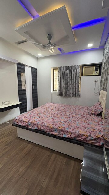 Bedroom in 3 BHK Apartment at Andheri West – for Rent