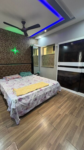 Bedroom in 3 BHK Apartment at Andheri West – for Rent