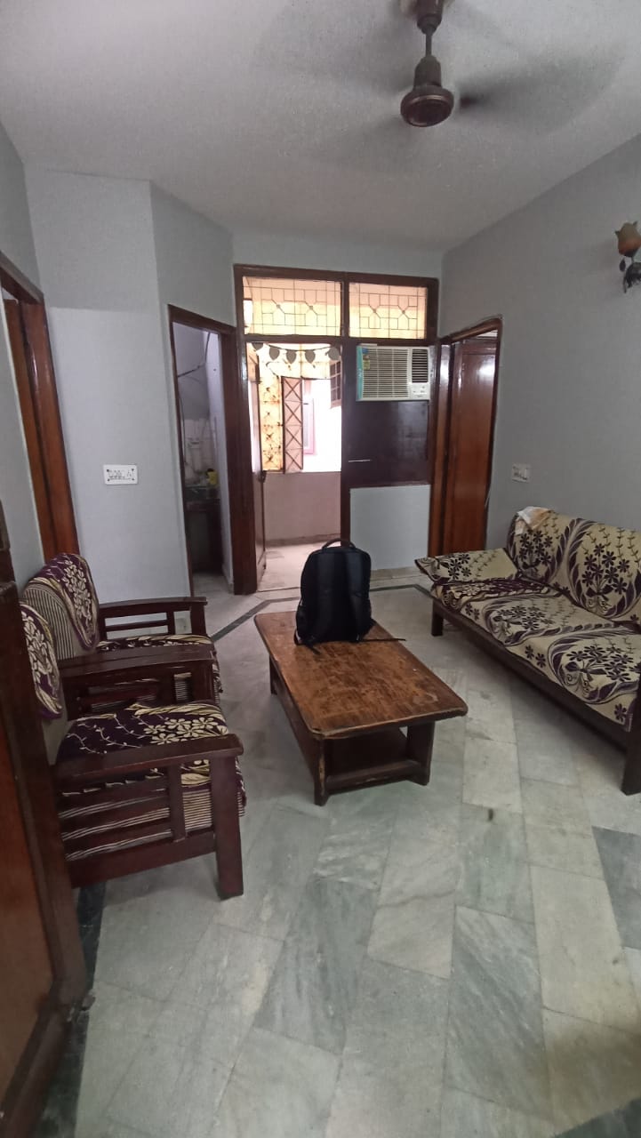 2 BHK Builder Floor For Rent in Paryavaran Complex